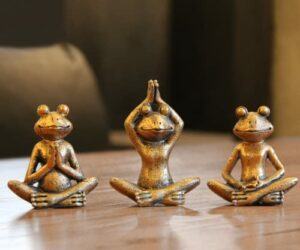 Frog Figurines Yoga Zen Decor – Frog Yoga Statues for Home Decor,Set of 3 Yoga Statues and Sculptures Meditation Decor for Shelves,Zen Decor Yoga Statue Shelf Decor Accent Antique Bronze Color