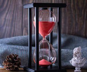 Hourglass Timer with Red Sand, 60 Minute Wooden Frame Sand Timer, Creative Handcraft Decoration